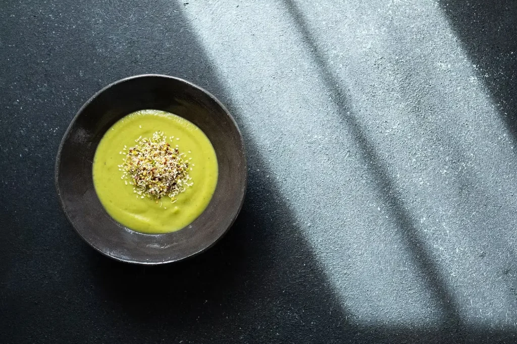 Spargelcremesuppe mit Kresse